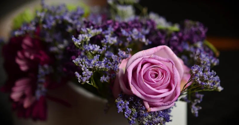 Rose poudré en décoration : ce qui marche, ce qui rate