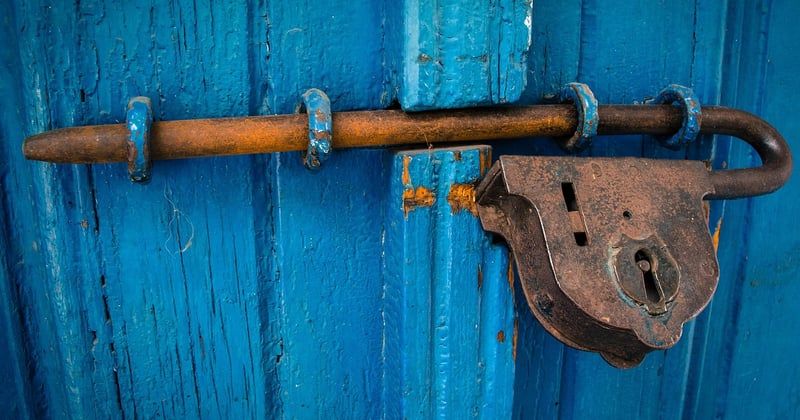 Votre verrou de porte tourne dans le vide ? Voici la solution