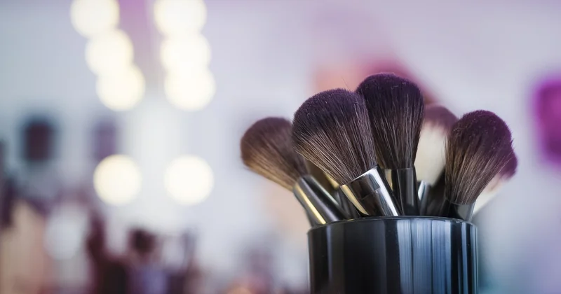 Rose poudrée : la vraie définition d'une couleur floue