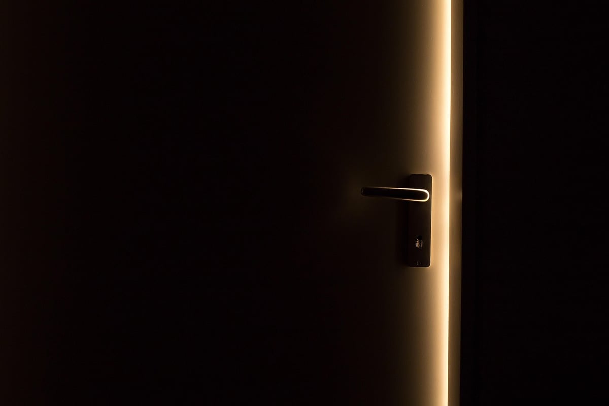 Comment isoler une porte d'entrée contre les courants d'air en 2026