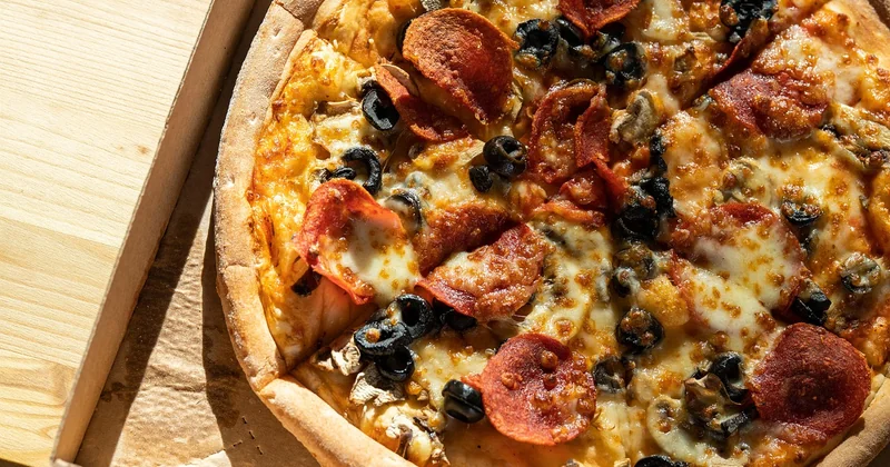 Peut-on vraiment cuire une pizza au micro-ondes (sans danger) ?